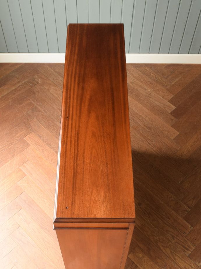 アンティークキャビネットの天板