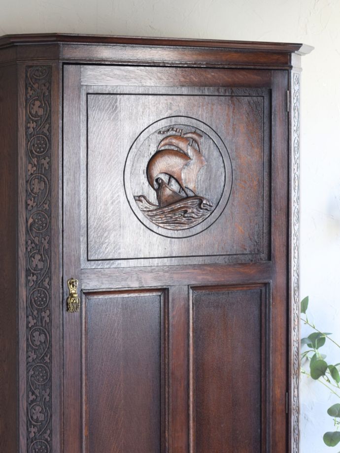 アンティーク家具らしさが漂う装飾