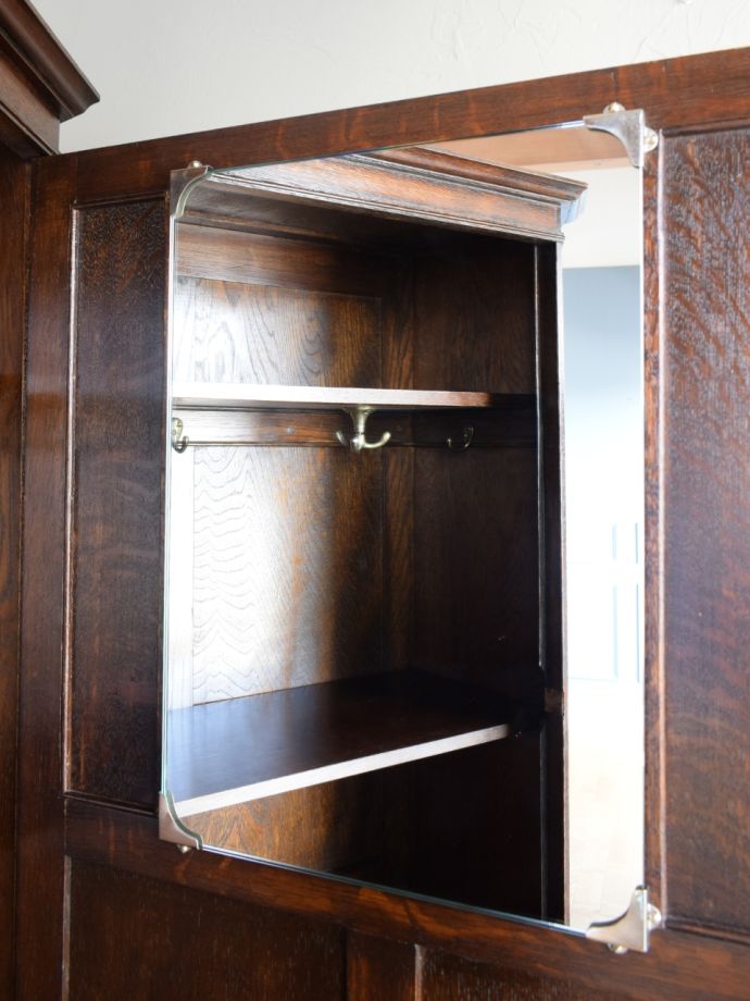 ワードローブの鏡