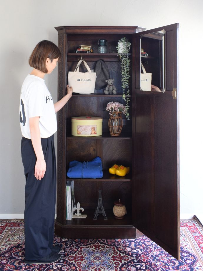 アンティーク家具らしさが漂うワードローブ