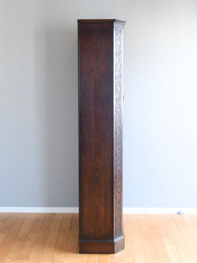 キャビネットの側面