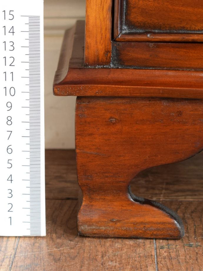 アンティーク家具の脚