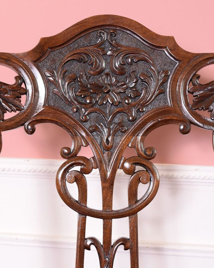 サロンチェア　アンティーク チェア　英国輸入の美しい椅子、マホガニー材のアンティークサイドチェア(サロンチェア)。うっとりするほど細かい細工まだ機械の発達していない時代に、手作業で作られた細かい細工。(q-340-c)