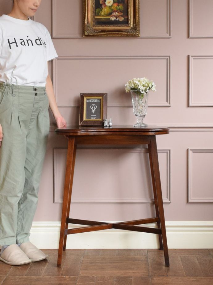 アンティークのオケージョナルテーブル