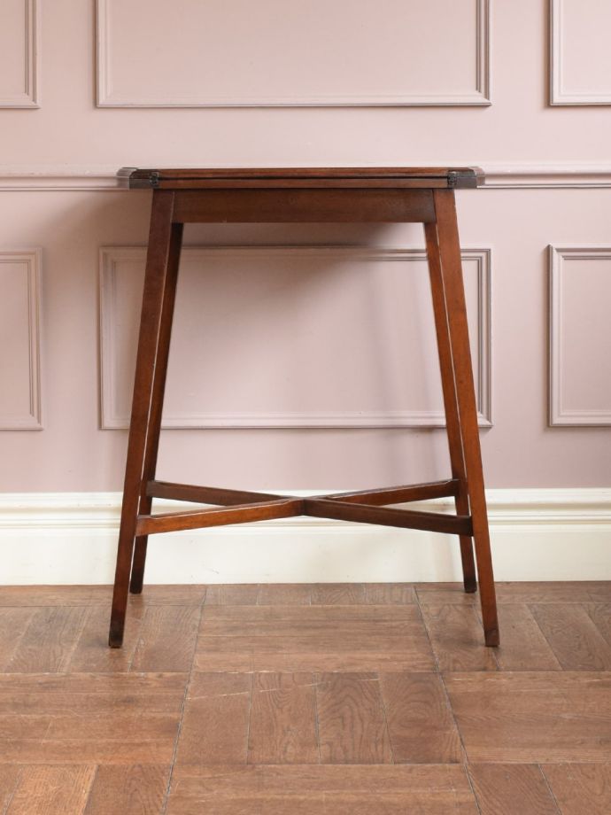 折り畳み式テーブルの側面