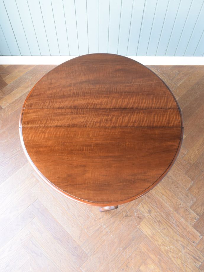 天板を広げたダイニングテーブル