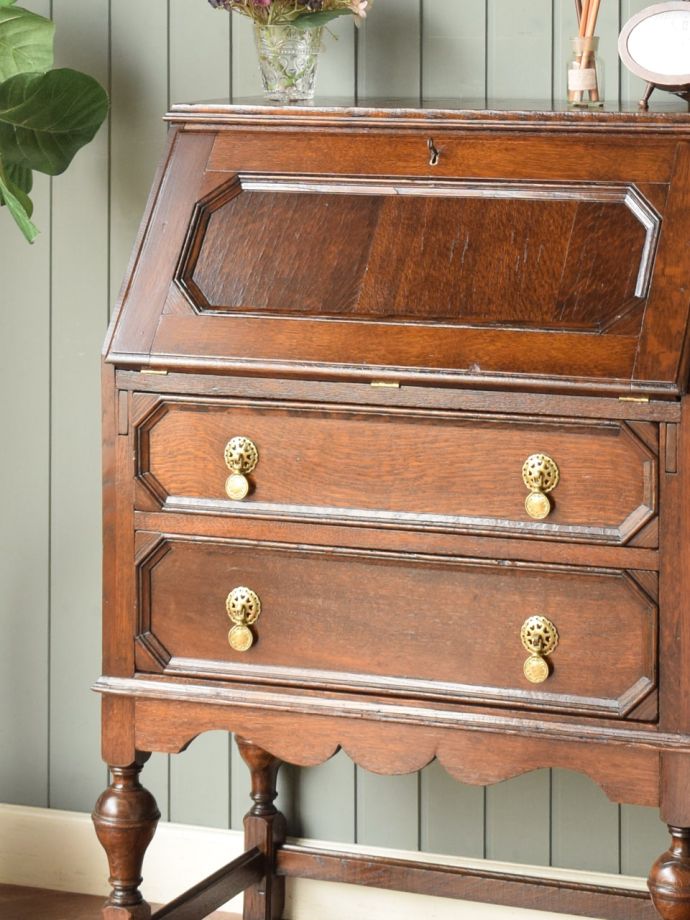 おしゃれなアンティークの家具