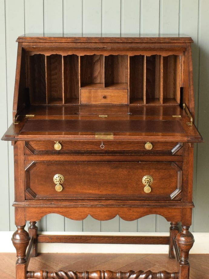 アンティークビューローの扉の中