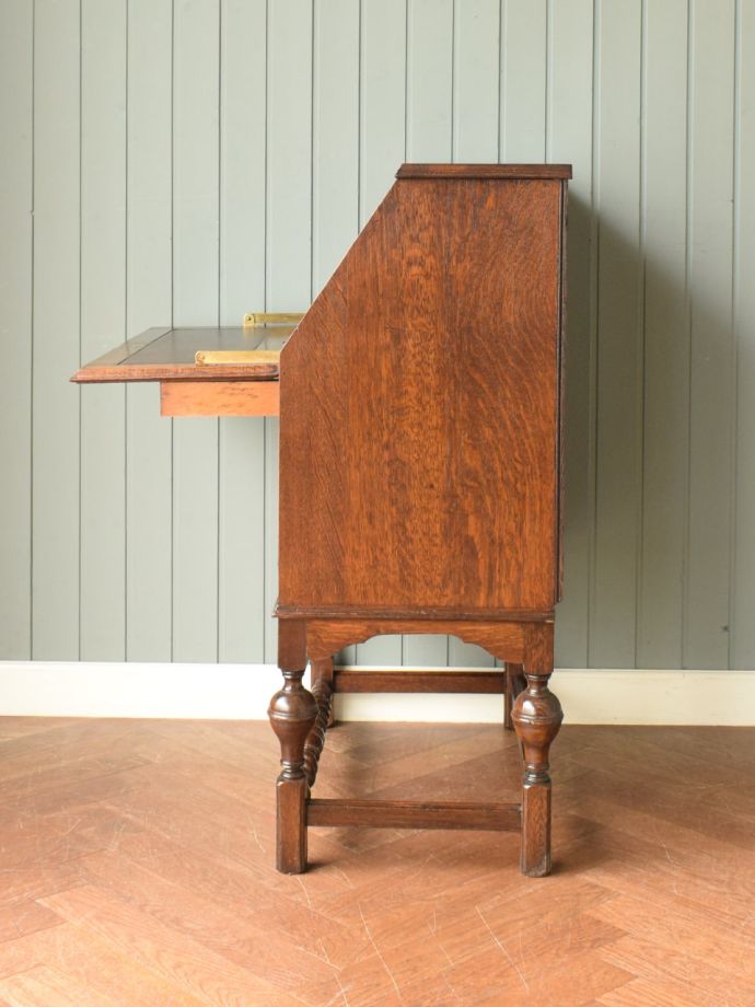 ライティングビューローの側面