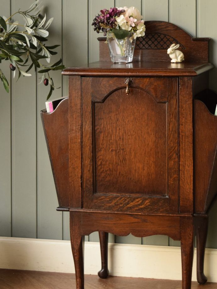 アンティーク家具らしい美しい杢目