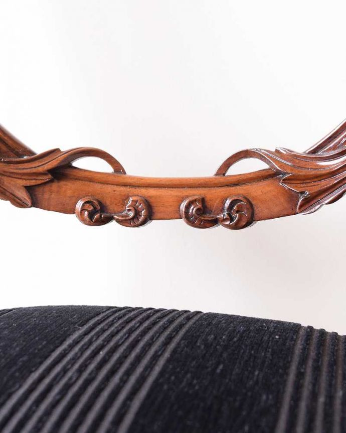 アンティークチェアの装飾