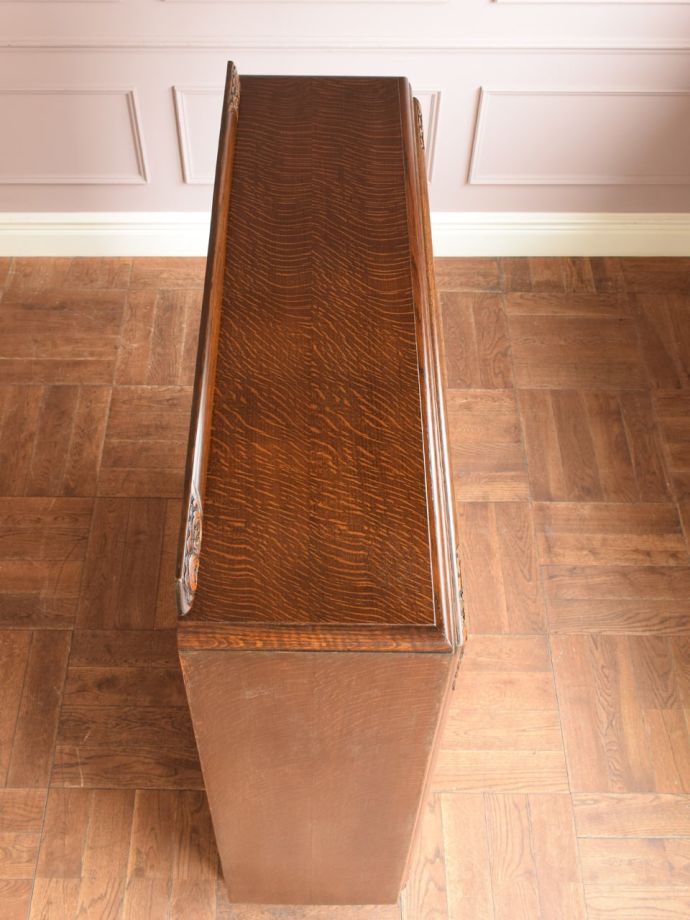 キャビネットの天板