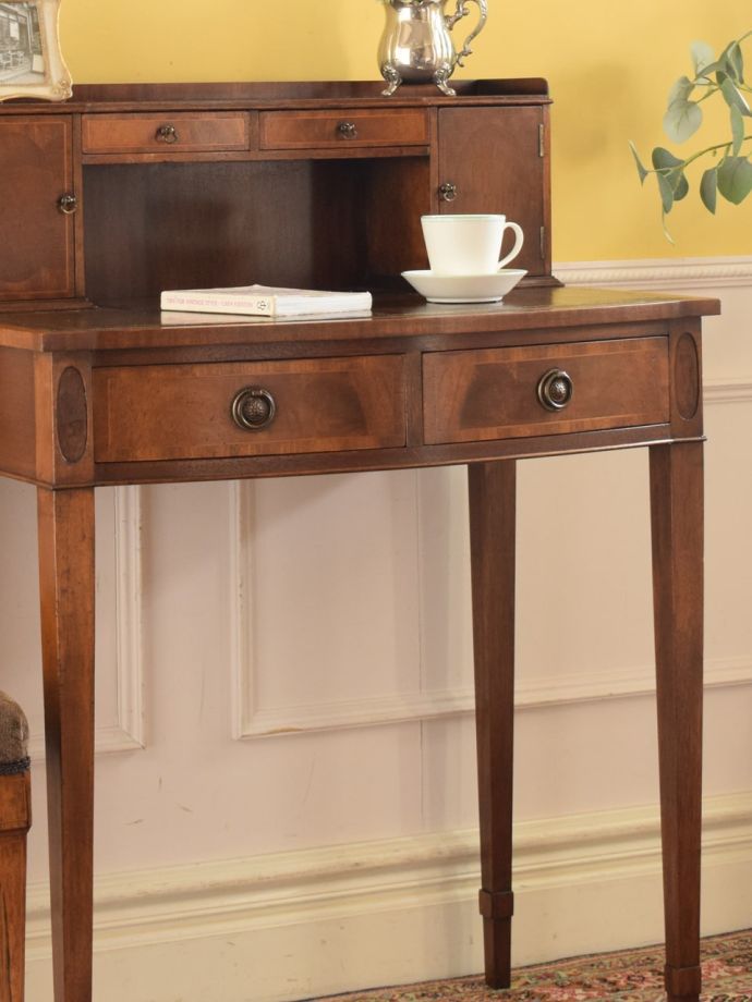 アンティークデスクの美しい木目