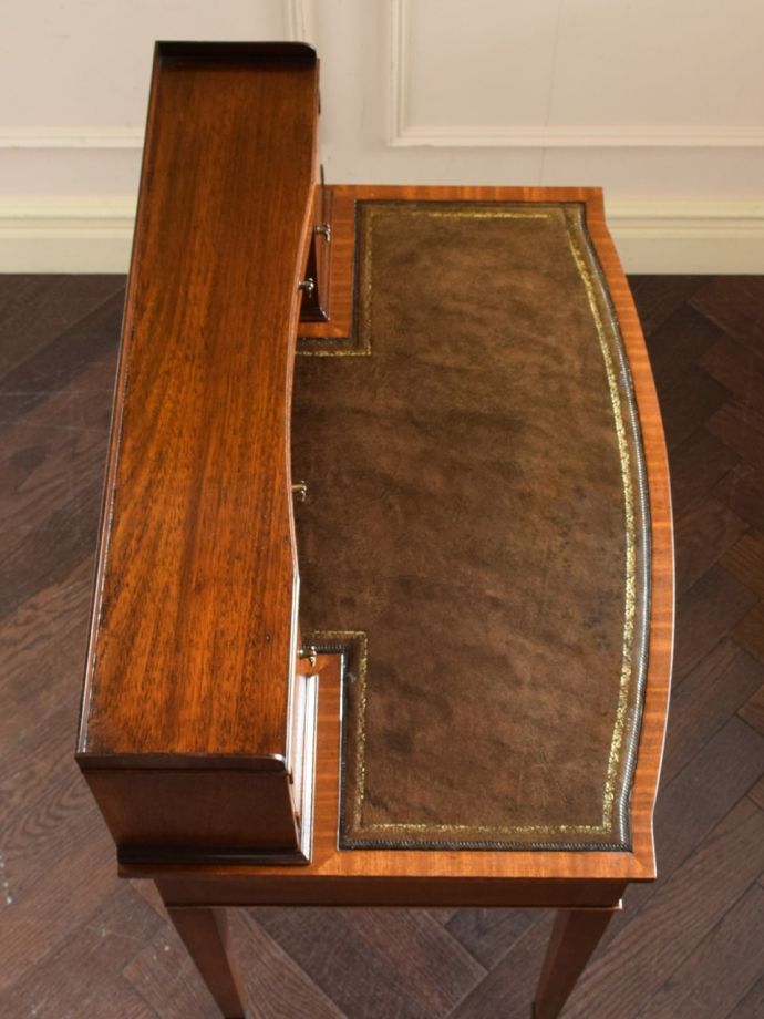 書斎机の美しい天板