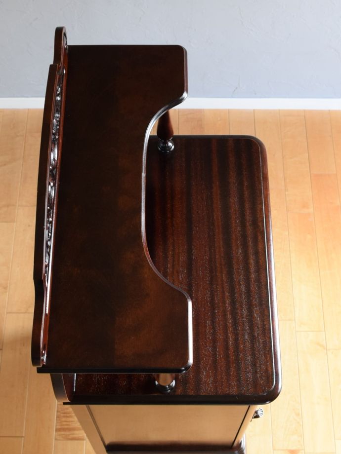 アンティークキャビネットの天板