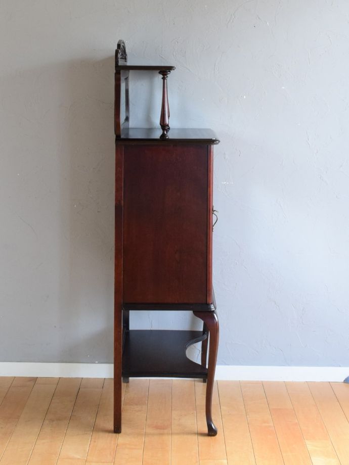 キャビネットの側面