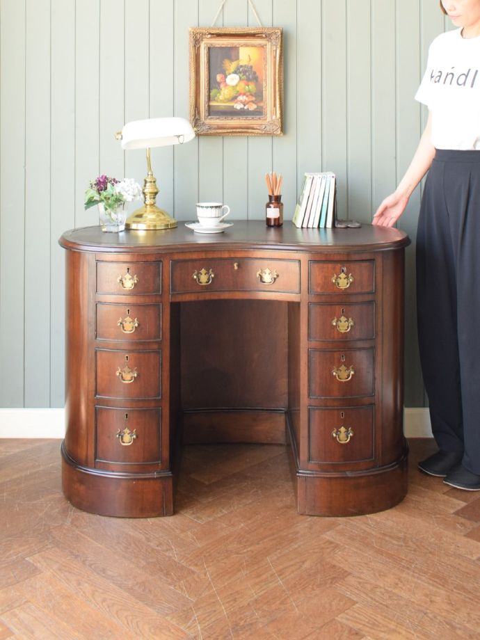 英国アンティークのデスク