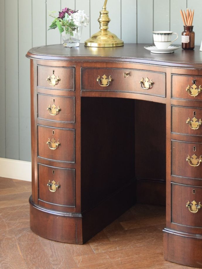 アンティークデスクの美しい木目