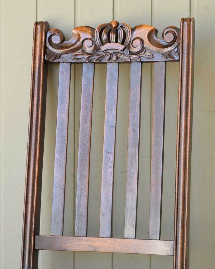 アンティークらしい美しい椅子