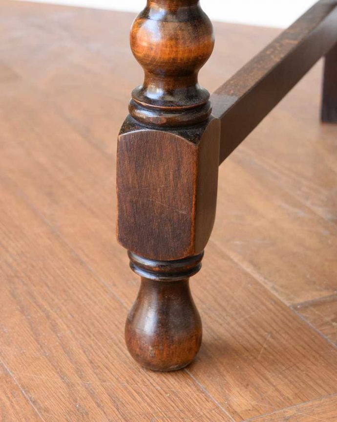 アンティークチェアの脚