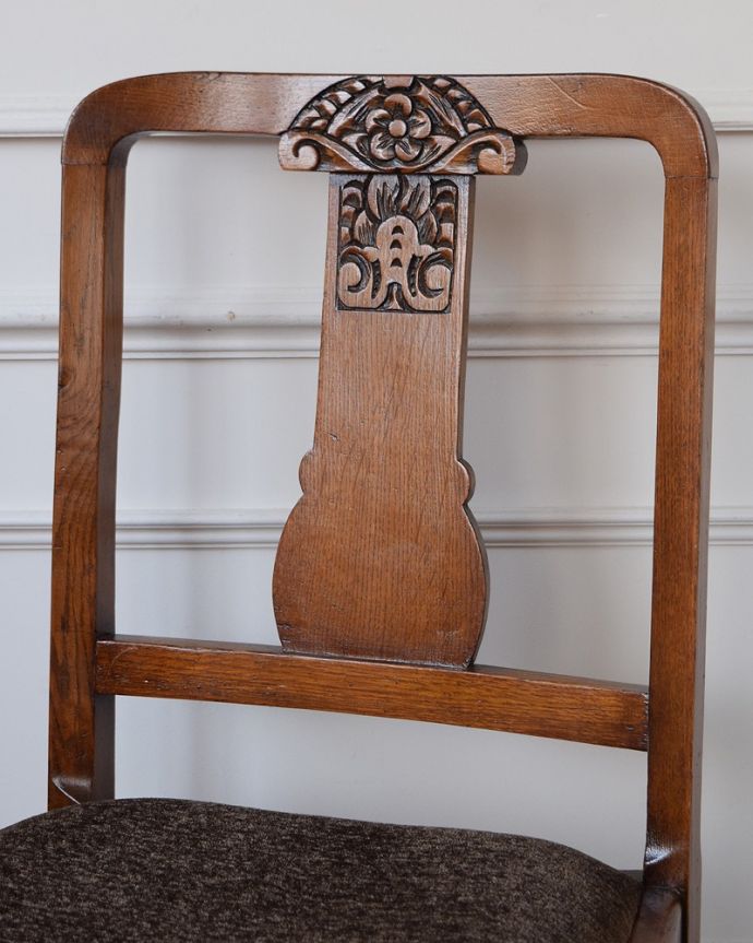 アンティークらしい美しい椅子