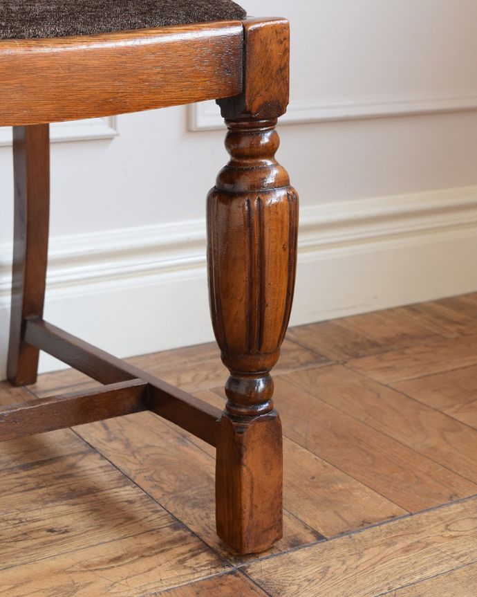 アンティークチェアの脚