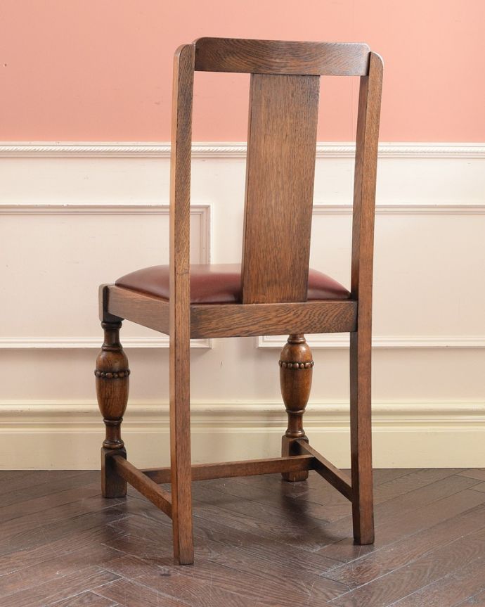 アンティークチェアの後ろ姿