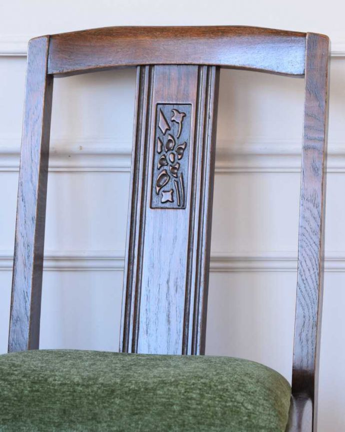 アンティークらしい美しい椅子