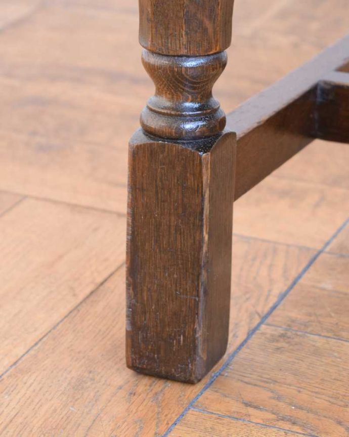 アンティークチェアの脚