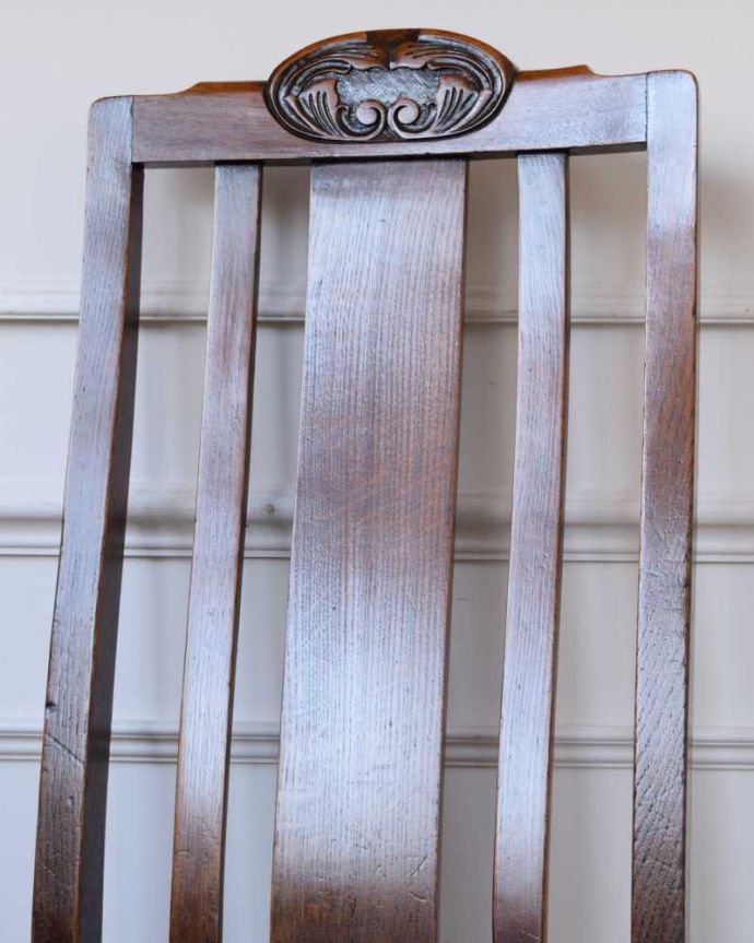 アンティークらしい美しい椅子