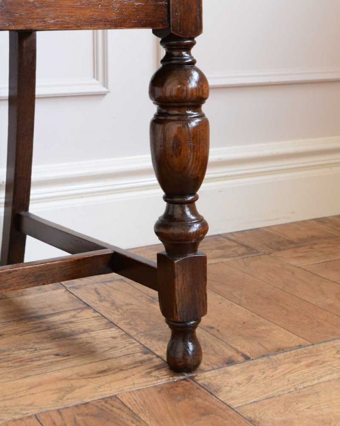 アンティークチェアの脚