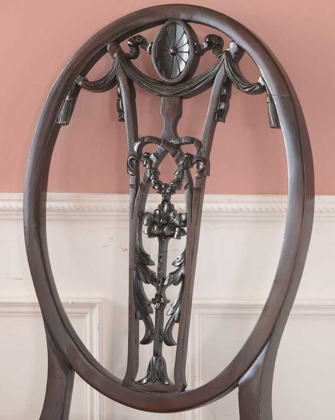 背もたれが美しいアンティークの椅子