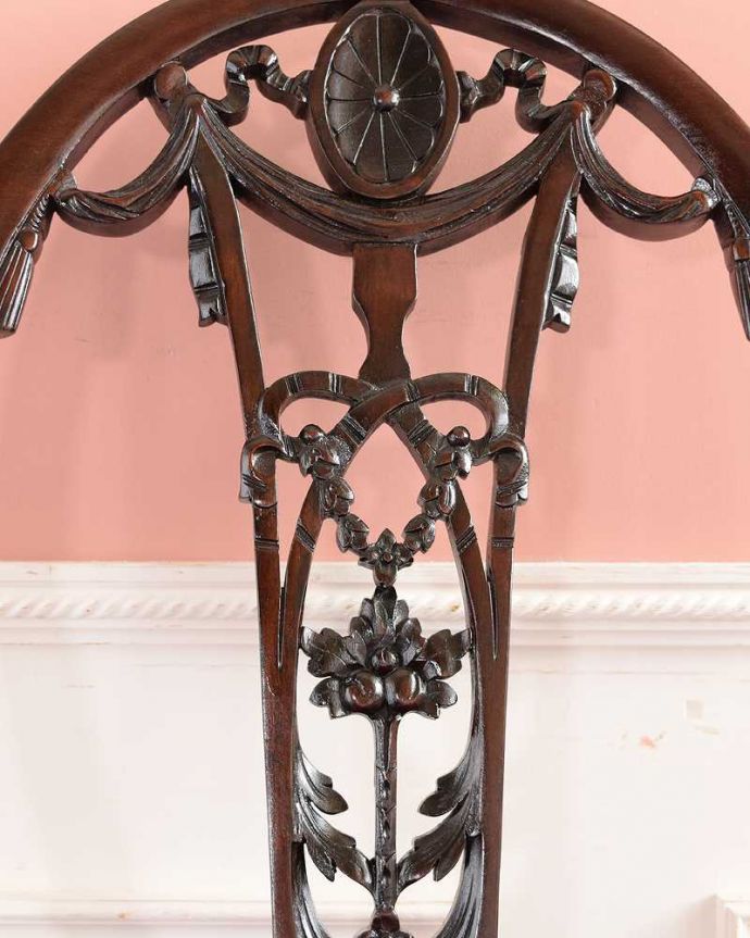 英国アンティークらしい装飾