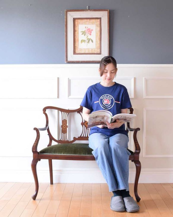 セティ・ソファ・ベンチ アンティーク チェア 芸術的な象嵌の細工の模様にうっとり・・・アンティークだから手に入る椅子セティ。ここに座るだけで貴婦人気分17世紀頃に誕生した肘掛けと背もたれが付いた椅子セティは、2人以上で座れるソファの前身になった椅子。(q-352-c)