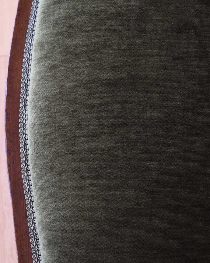 セティ・ソファ・ベンチ アンティーク チェア 芸術的な象嵌の細工の模様にうっとり・・・アンティークだから手に入る椅子セティ。生地のセレクトもこだわりました優雅なセティの雰囲気そのままに、一番似合う貼り座をじっくり選びました。(q-352-c)