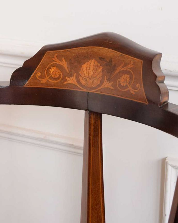 背もたれが美しいアンティークの椅子