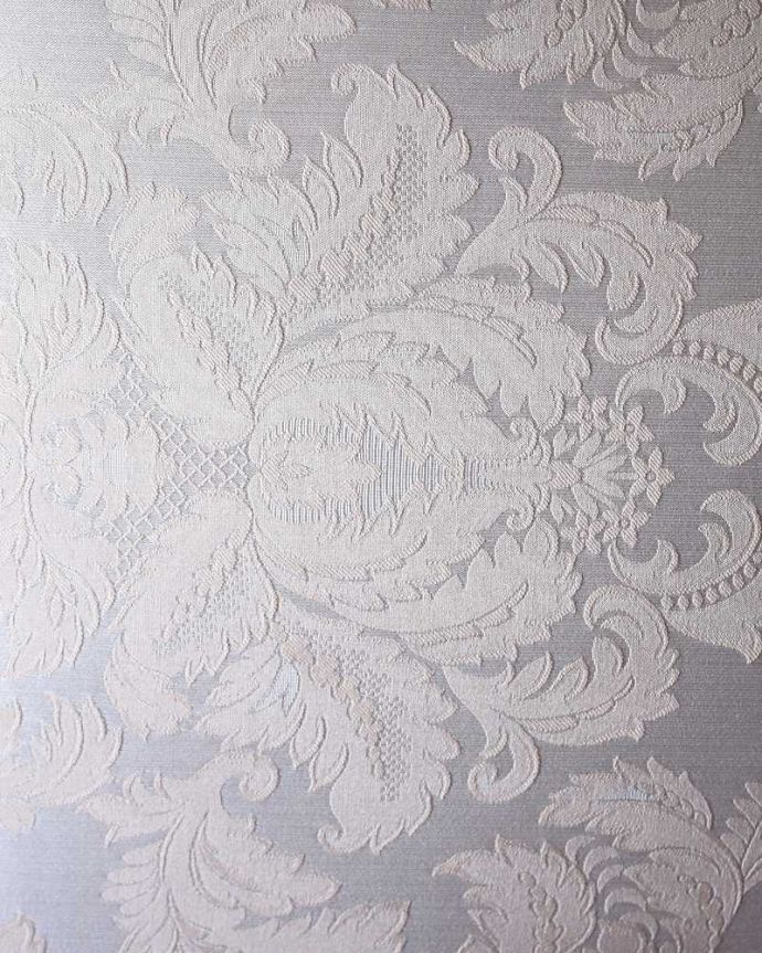 サロンチェア　アンティーク チェア　繊細な透かし彫りが施されたアンティークのマホガニーチェア（サロンチェア)。生地のセレクトにもこだわりました優雅なアンティークチェアの雰囲気をそのままに、一番似合う貼り座をじっくり選びました。(q-359-c)