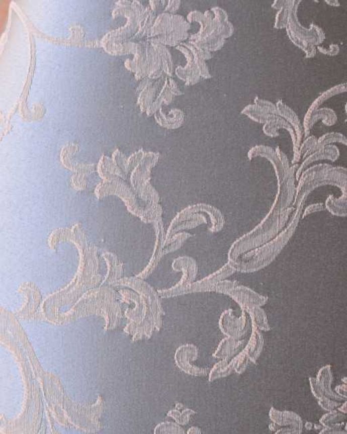 1Pソファ(ラウンジチェア)　アンティーク チェア　気品たっぷりの英国で見つけたアンティークナーシングチェア（クッション付き）。生地のセレクトにもこだわりました優雅なアンティークチェアの雰囲気をそのままに、一番似合う貼り座をじっくり選びました。(q-360-c)