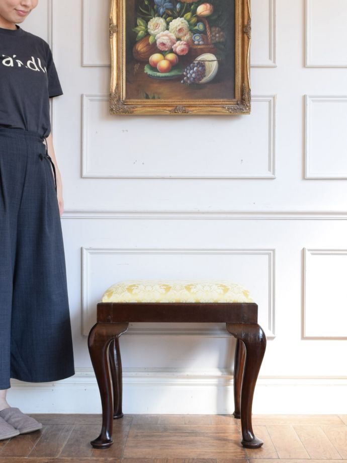 アンティークのピアノスツール