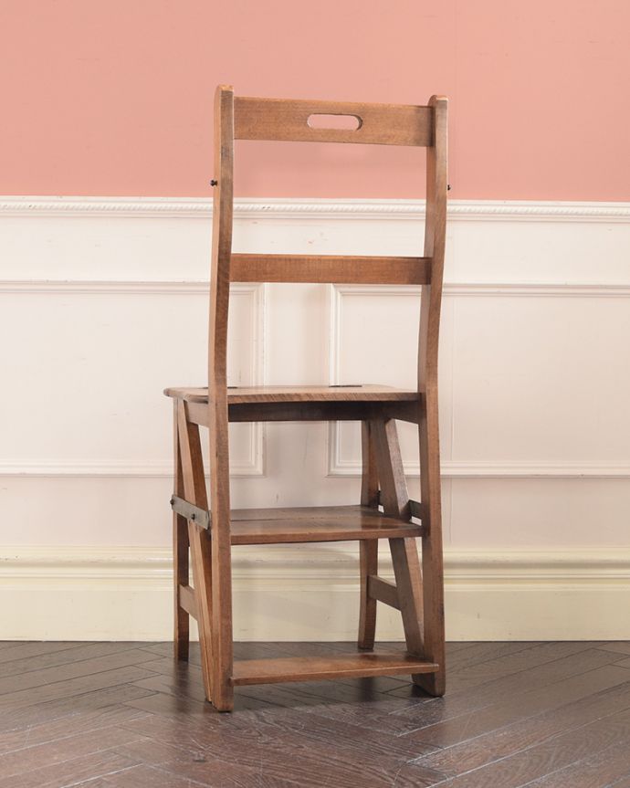 キッチンチェア アンティーク チェア ハシゴになっちゃうめずらしい椅子、アンティークのラダー。後ろ姿にも自信があります!後ろから見ると、こんな感じ。(q-366-c)