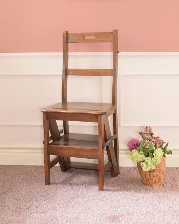 キッチンチェア アンティーク チェア ハシゴになっちゃうめずらしい椅子、アンティークのラダー。ひっくり返せば・・・あっという間に椅子に早変わり!安定感もあります。(q-366-c)