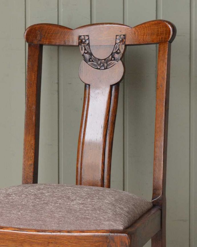 アンティークらしい美しい椅子