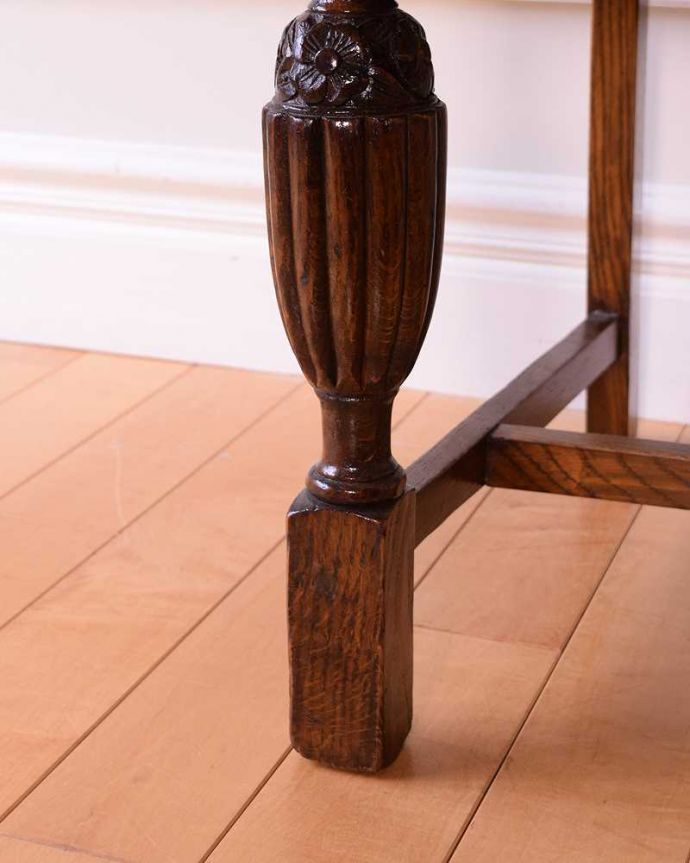 アンティークチェアの脚