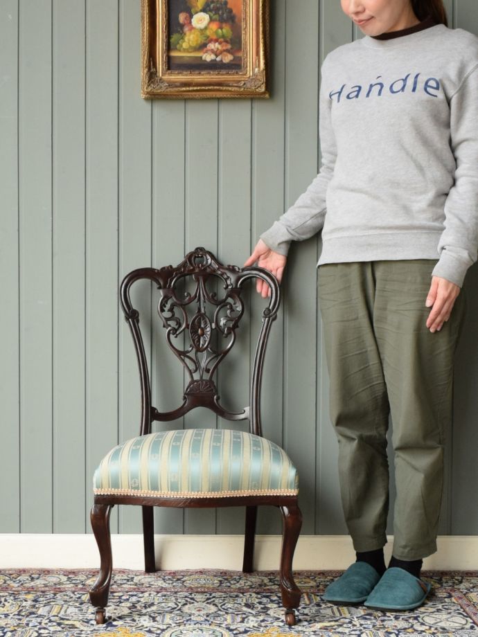 英国アンティークのサロンチェア