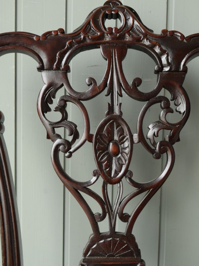 英国アンティークらしい装飾