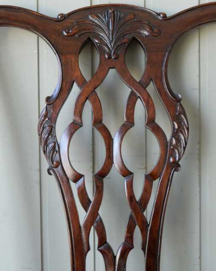 英国アンティークらしい装飾