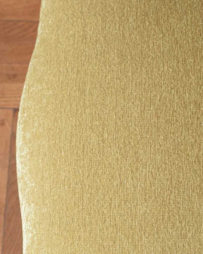 サロンチェア アンティーク チェア 英国で出会った優雅なアンティークのアームチェア、透かし彫りが美しいサロンチェア。生地選びにもこだわりました優雅なアンティークチェアの雰囲気をそのままに、一番似合う貼り座をじっくり選びました。(q-378-c)