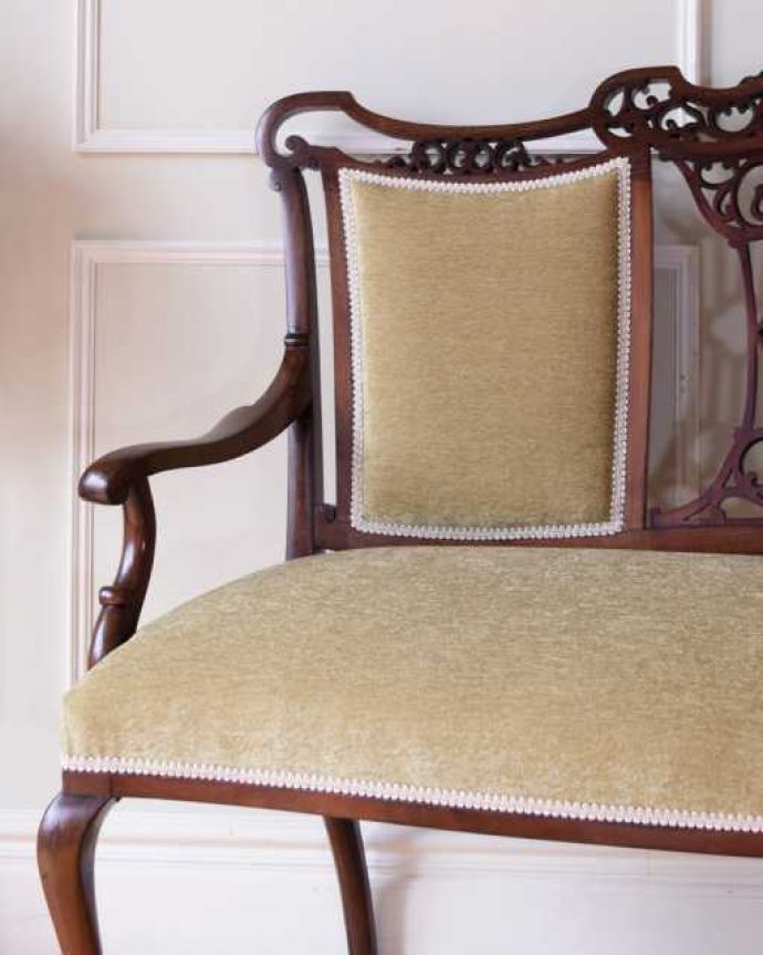 背もたれが美しいアンティークの椅子