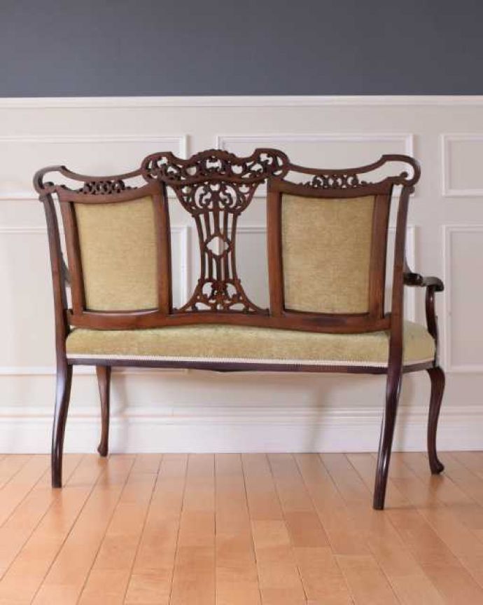 アンティークのセティの後ろ姿