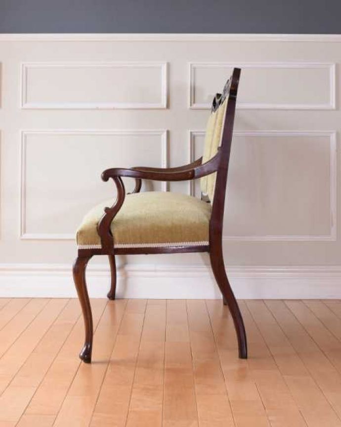 アンティークのソファの側面